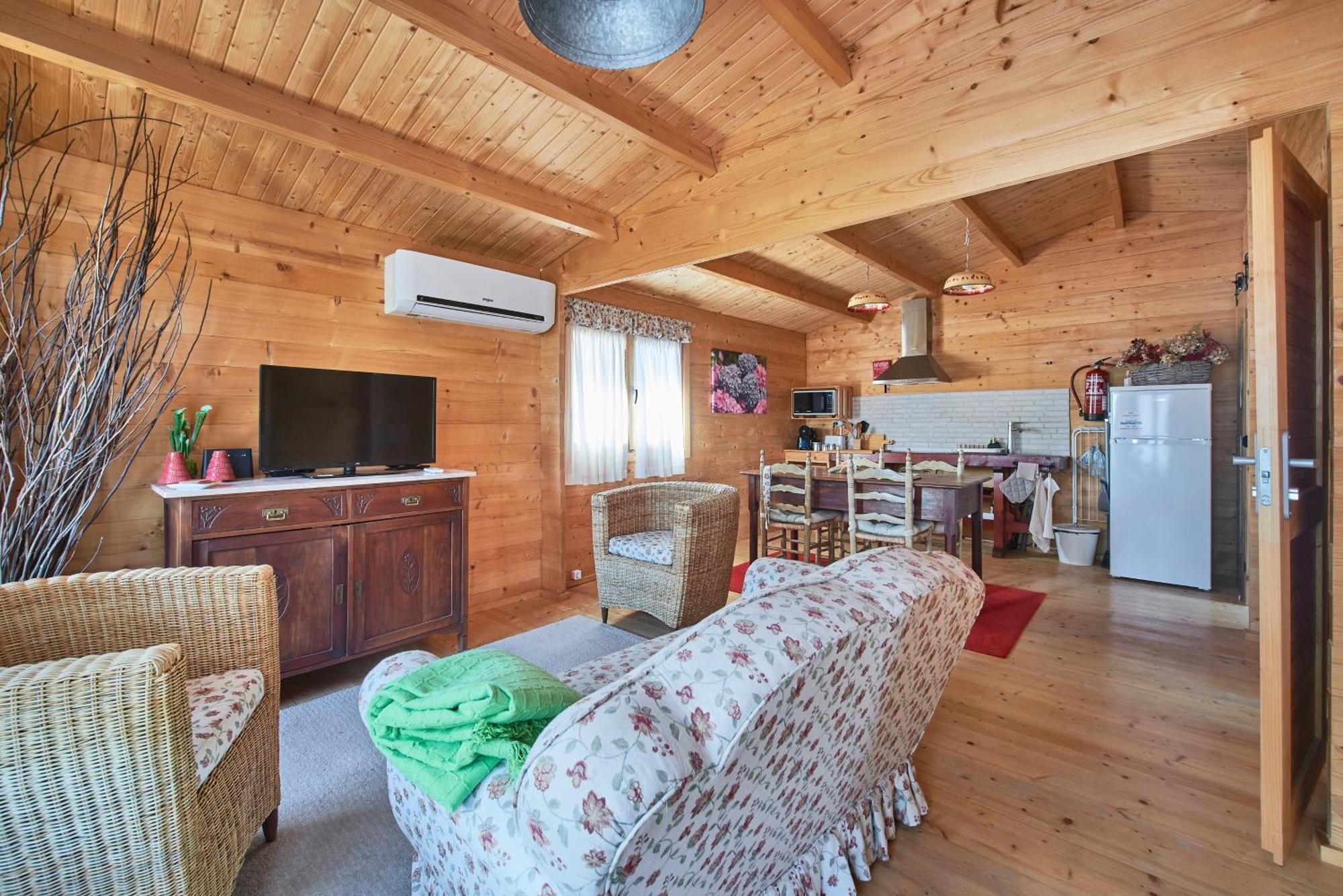 Chalet Lakeside Oasis W/ Ac, By Timecooler